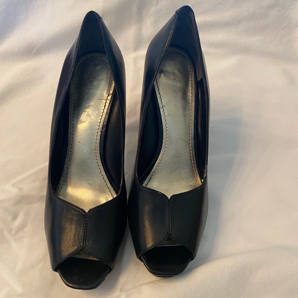 Nine West Black Platform Heel - Picture 4 of 4